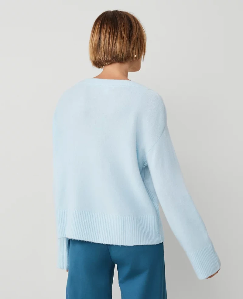 Ann Taylor Petite Weekend Collection Relaxed V-Neck Sweater Size Large Nordic Sky Blue Women's