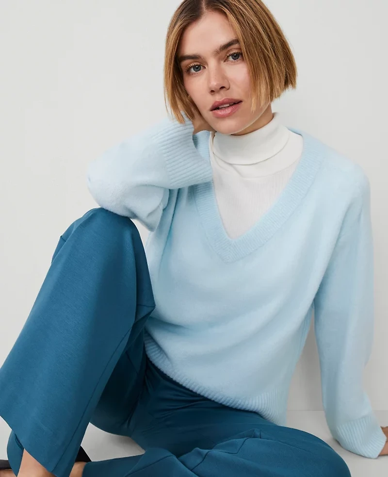 Ann Taylor Petite Weekend Collection Relaxed V-Neck Sweater Size Large Nordic Sky Blue Women's
