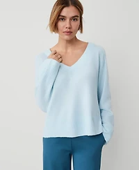 Ann Taylor Petite Weekend Collection Relaxed V-Neck Sweater Size Large Nordic Sky Blue Women's