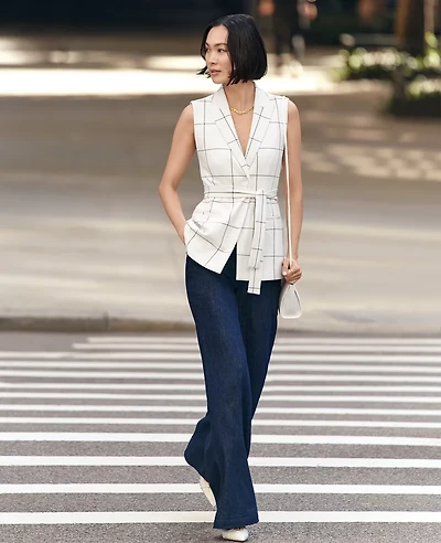 Ann Taylor High Rise Trouser Jeans in Classic Rinse Wash Size 6 Women's