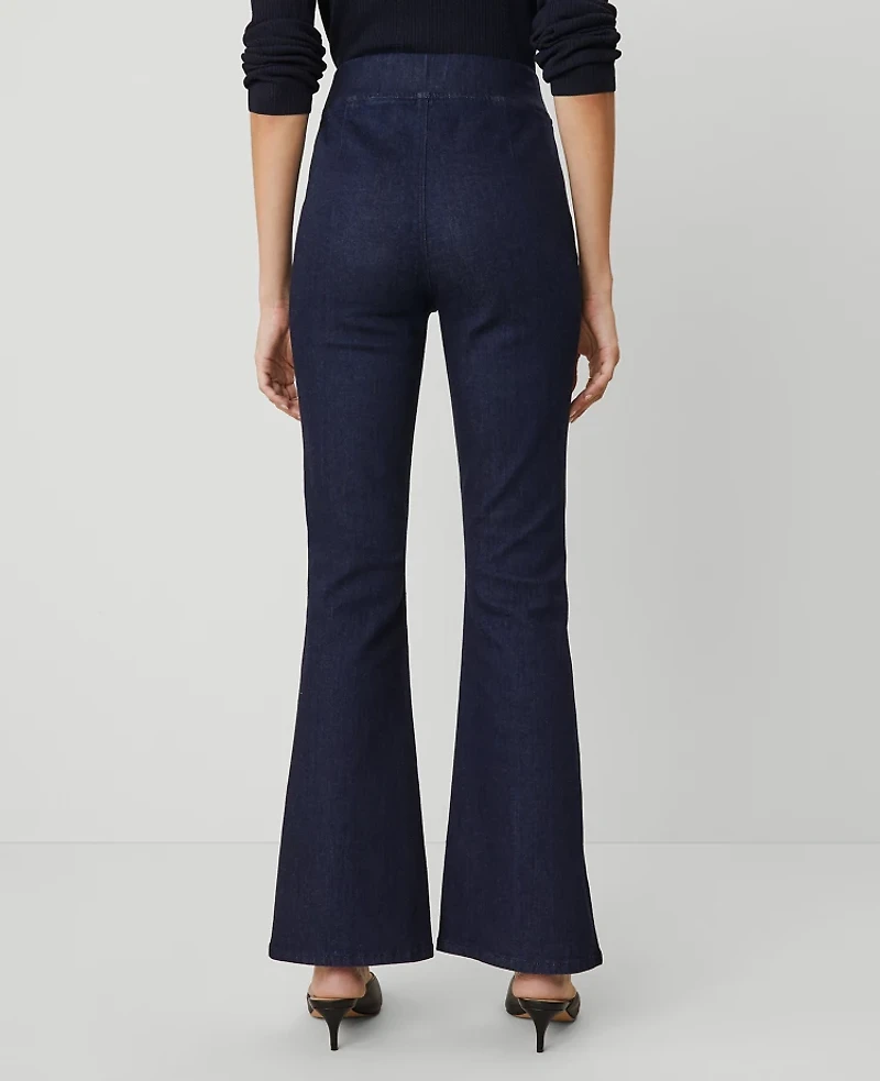 Ann Taylor The Petite Pull-On Flare Jean Size 0 Classic Rinse Wash Women's