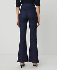 Ann Taylor The Petite Pull-On Flare Jean Size 0 Classic Rinse Wash Women's