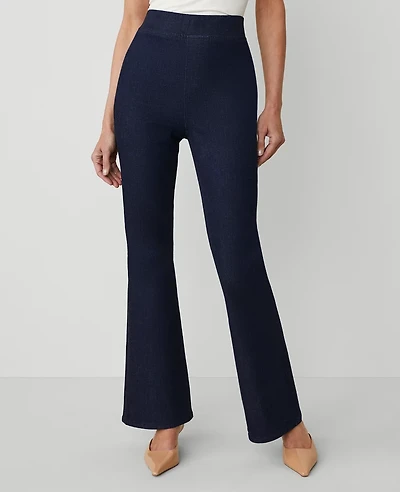Ann Taylor The Pull-On Flare Jean — Curvy Fit Size 12 Classic Rinse Wash Women's