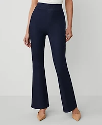 Ann Taylor The Pull-On Flare Jean — Curvy Fit Size 12 Classic Rinse Wash Women's