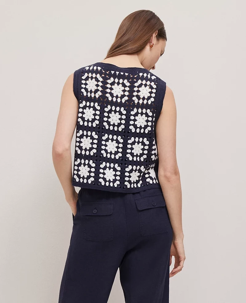 Ann Taylor Petite Weekend Collection Geo Crochet Sweater Shell Top Navy/White Women's