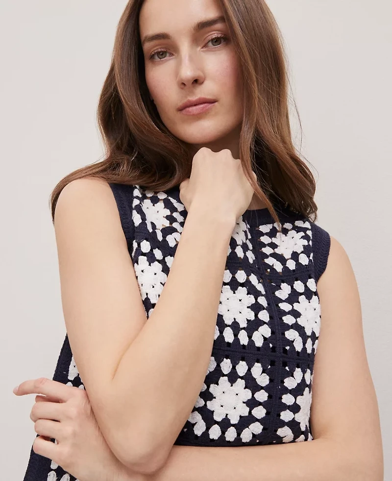 Ann Taylor Petite Weekend Collection Geo Crochet Sweater Shell Top Navy/White Women's