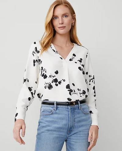 Ann Taylor Petite Floral Mixed Media V-Neck Top Size 2XS Winter White- Black Women's