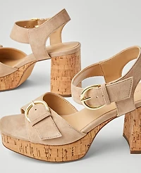 Ann Taylor Chunky Buckle Suede Platform Sandals Size 7 1/2 Light Sand Women's