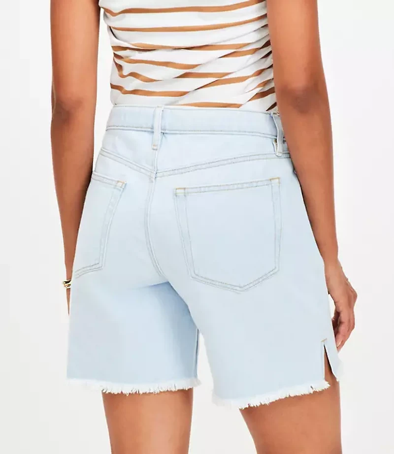Curvy Vented Frayed Boyfriend Shorts in Light Wash Indigo