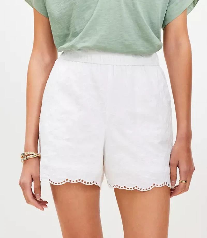 Petite Pull On Shorts in Floral Embroidered Poplin