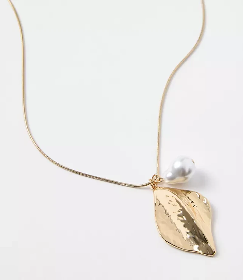 Pearlized Hammered Cluster Pull Tie Necklace