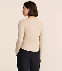 Lou & Grey Heathered Ribbed Shirttail Top