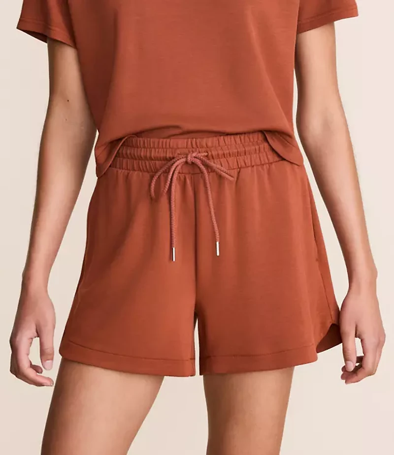 Lou & Grey Lightweight Scubasoft Rounded Hem Shorts