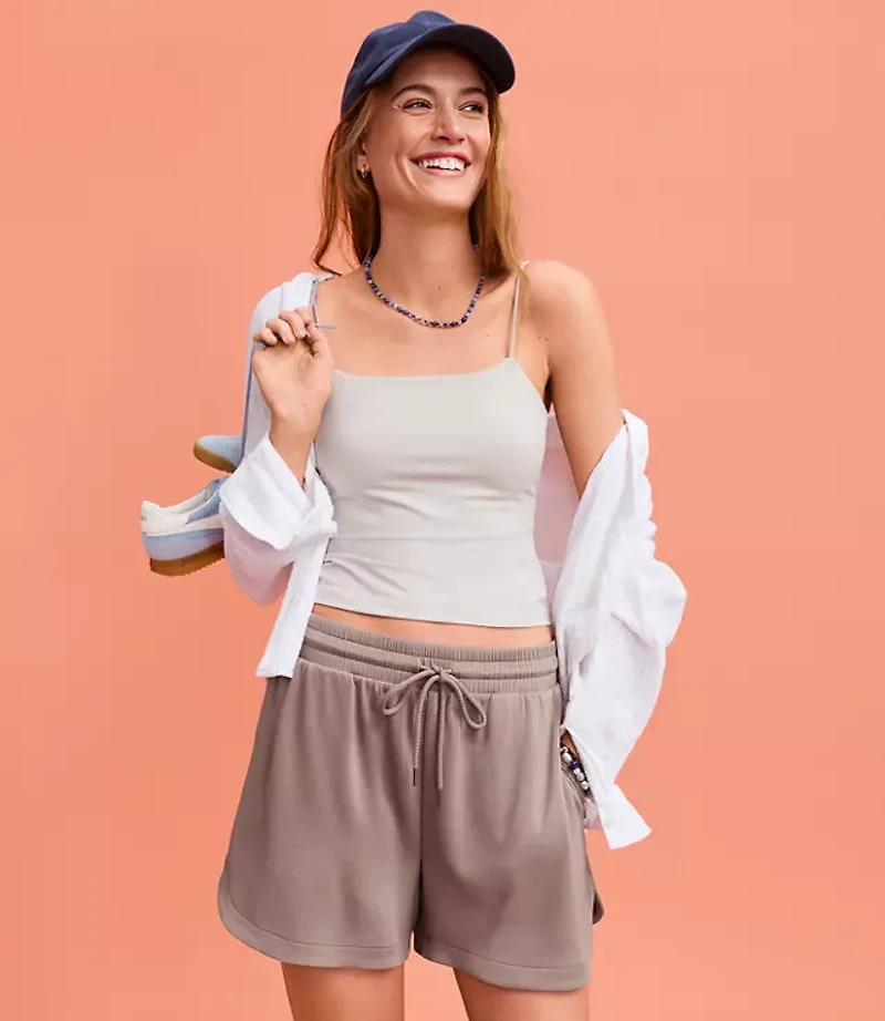 Lou & Grey Lightweight Scubasoft Rounded Hem Shorts