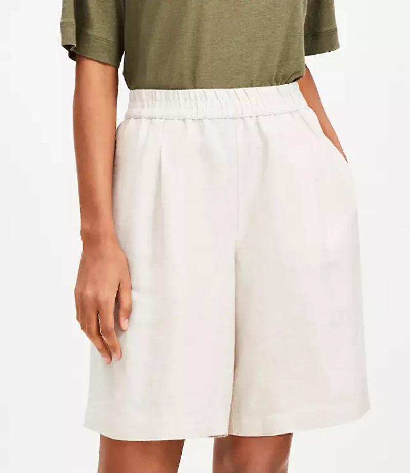 Petite Pull On Bermuda Shorts in Linen Blend