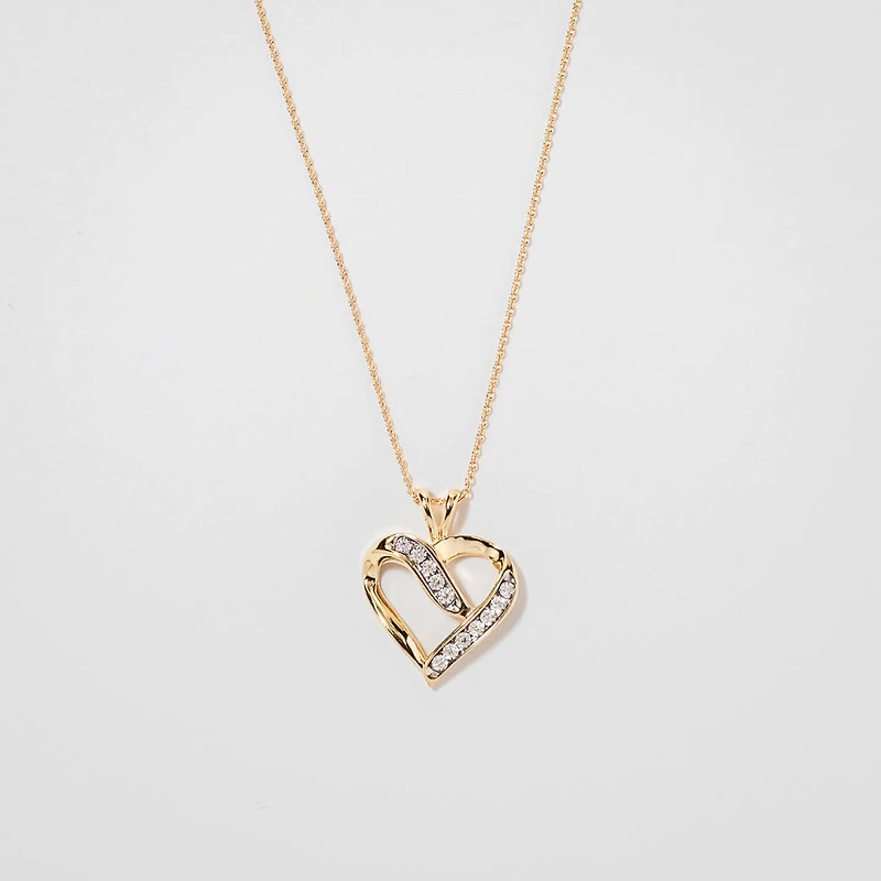 Diamond Cluster Heart Shaped Pendant in 10K Yellow Gold (0.06 ct tw)