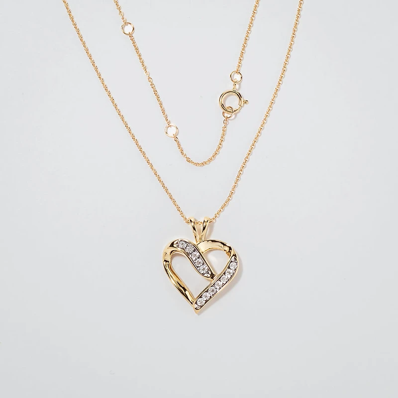 Diamond Cluster Heart Shaped Pendant in 10K Yellow Gold (0.06 ct tw)