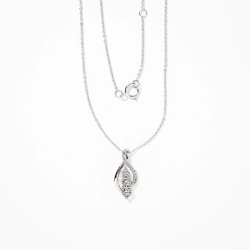 Diamond Cluster Necklace in 10K White Gold (0.20 ct tw)