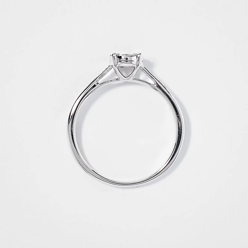 Diamond Cluster Ring 10K White Gold (0.15 ct tw)