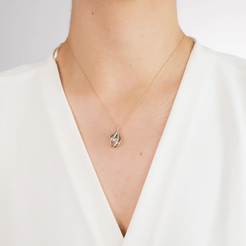 Diamond Cluster Necklace in 10K Yellow Gold (0.23 ct tw)