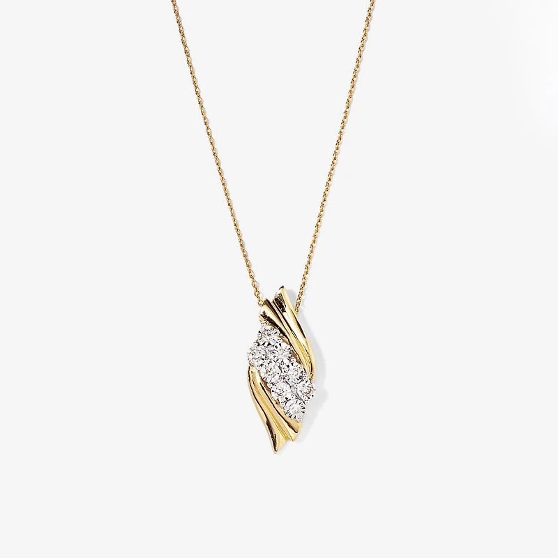 Diamond Cluster Pendant in 10K Yellow Gold (0.25 ct tw)