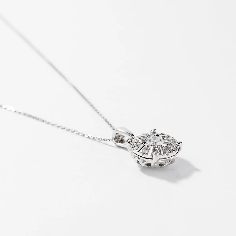 Diamond Cluster Necklace in 10K White Gold (0.25 ct tw)