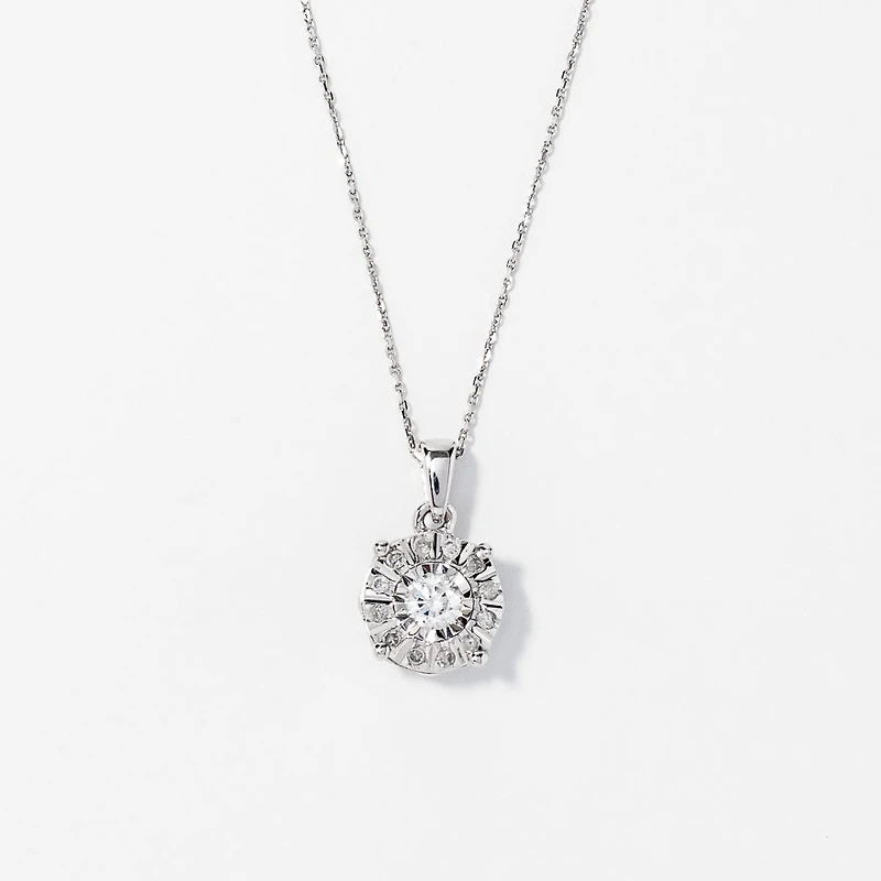 Diamond Cluster Necklace in 10K White Gold (0.25 ct tw)