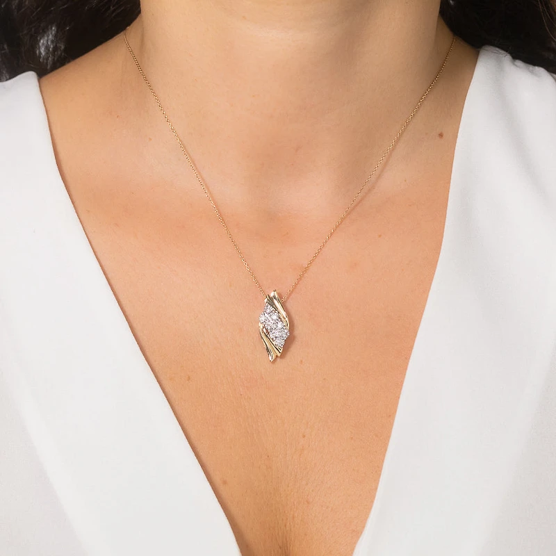 Diamond Cluster Pendant in 10K Yellow Gold (0.25 ct tw)