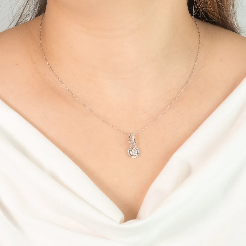 Diamond Cluster Necklace in 10K White Gold (0.31 ct tw)