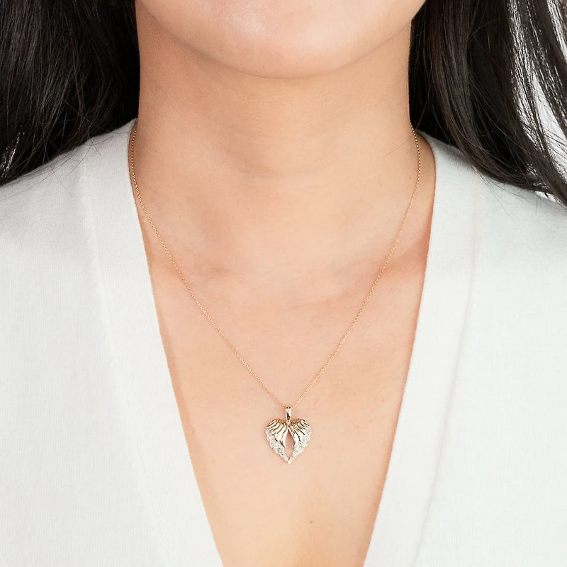 Diamond Angel Wing Necklace in 10K Yellow Gold (0.13 ct tw)