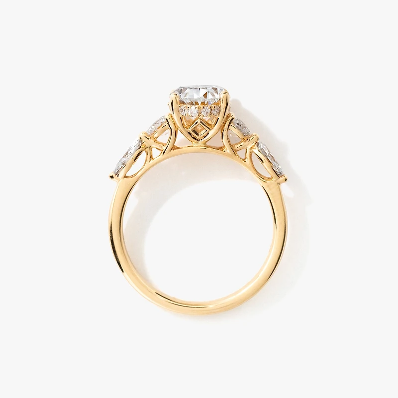 Lab Grown Oval Cut Diamond Engagement Ring 14K Yellow Gold (2.75 ct