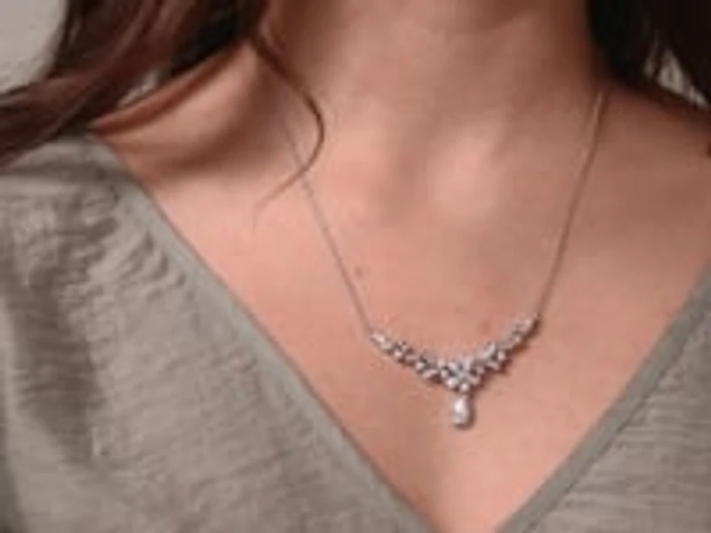 Pear Drop Diamond Necklace in 10K White Gold (2.00 ct tw)