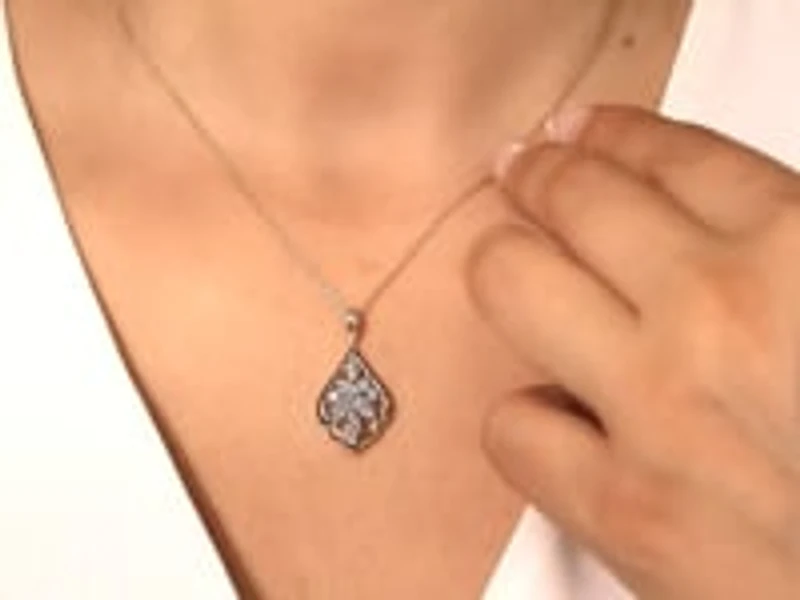 Diamond Cluster Pendant in 10K Yellow and White Gold (0.25 ct tw)