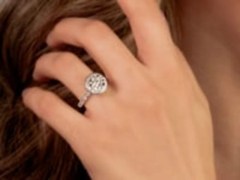 Diamond Cluster Ring 10K White Gold (1.00 ct tw)