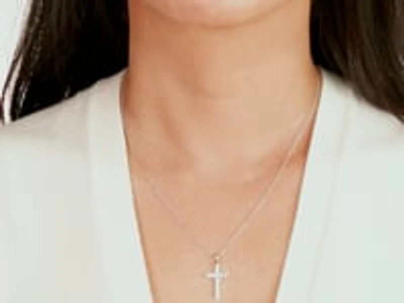 Diamond Cross Pendant Necklace in 10K White Gold (0.15 ct tw)