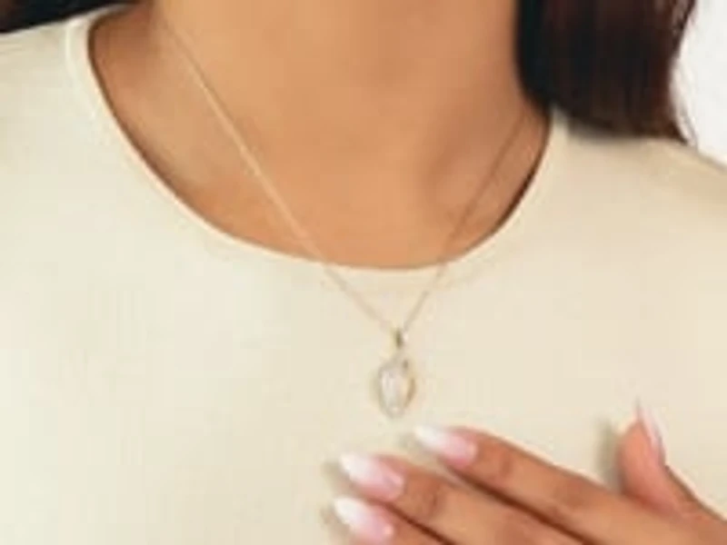 Diamond Leaf Pendant in 10K Yellow Gold (0.20 ct tw)