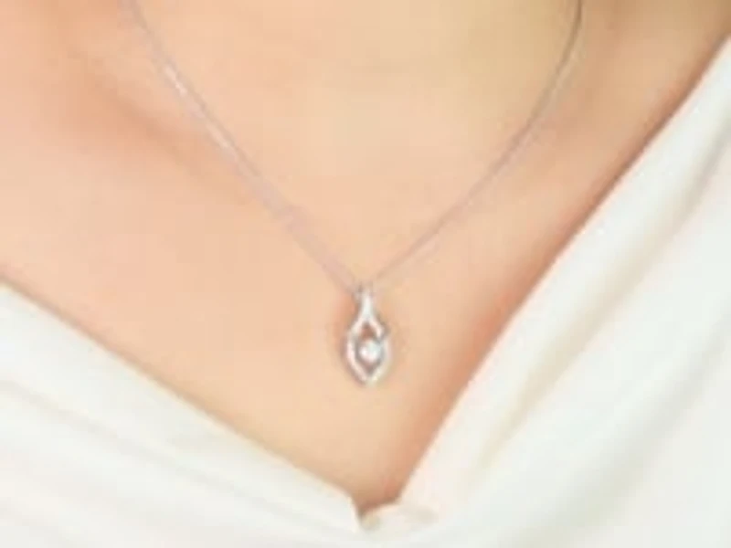 Lab Grown Diamond Cluster Necklace in 10K White Gold (0.90 ct tw)