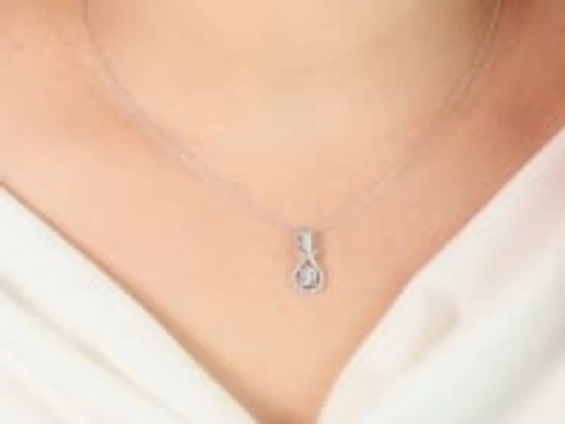 Diamond Cluster Necklace in 10K White Gold (0.31 ct tw)