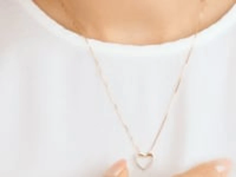 Diamond Lined Heart Necklace in 10K Yellow Gold (0.05ct tw)