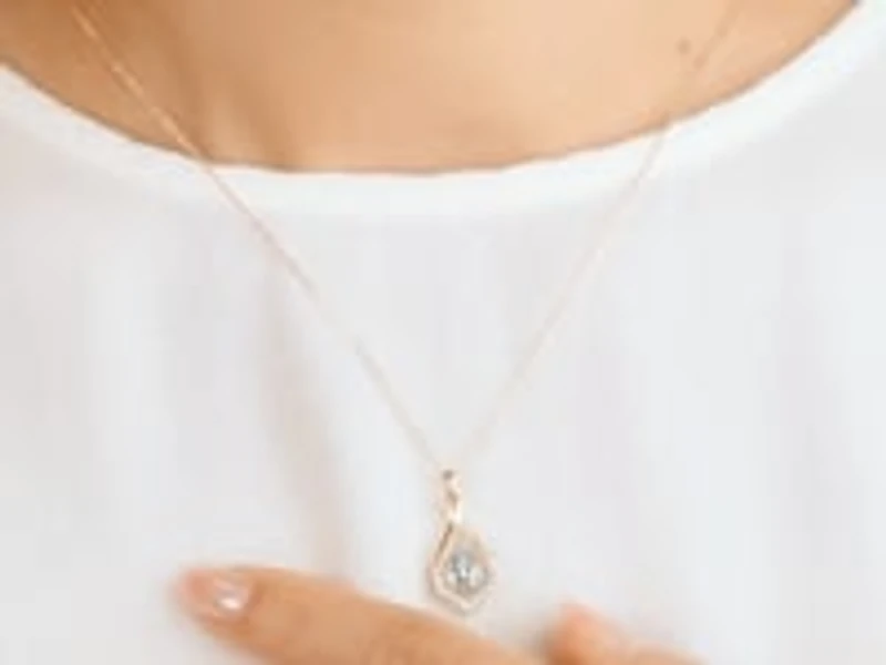 Aquamarine Necklace in 10K Yellow Gold