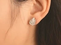 Diamond Leaf Stud Earrings in 10K Yellow Gold (0.13 ct tw)