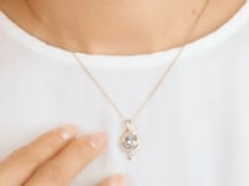 Aquamarine Pendant Necklace in 10K Yellow Gold