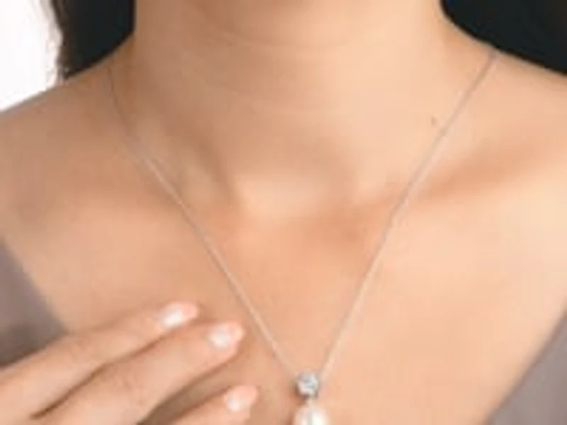 Pearl Necklace in 10K White Gold