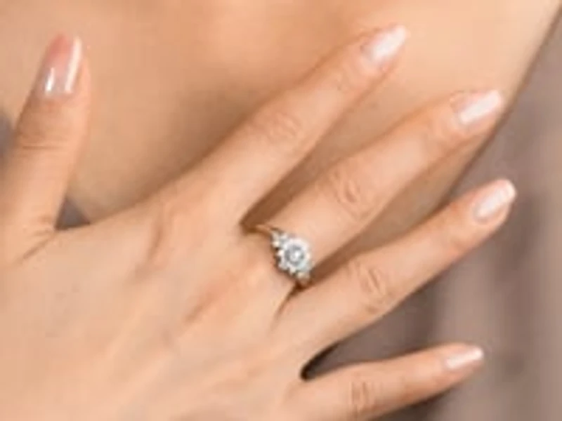 -Lilith- 10K Yellow and White Gold Diamond Cluster Ring (0.20 ct tw)