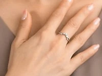 V Shape Diamond Cluster Ring 10K White Gold (0.07 ct tw)