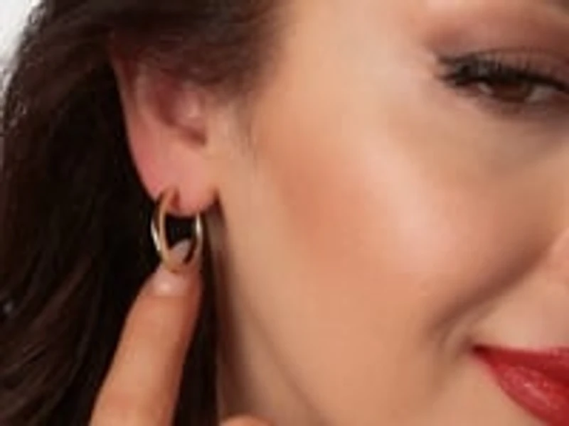 3x25mm Oval Knife Edge Hoop Earrings in 10K Yellow Gold