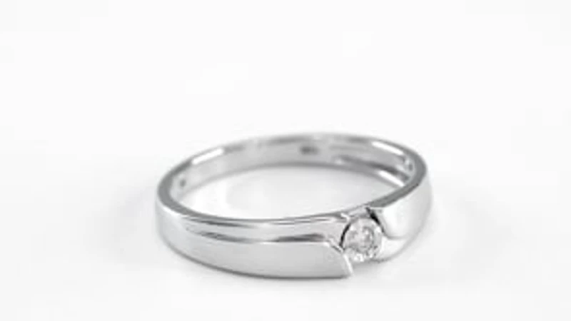 Gent's Wedding Band 10K White Gold (0.03 ct tw)