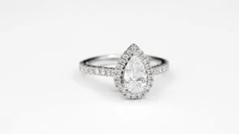 Pear Shape Diamond Engagement Ring 14K White Gold (1.38 ct tw)