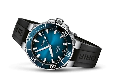 Aquis Date Calibre 400