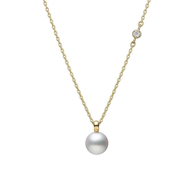 Akoya Cultured Pearl with Diamond Pendant in 18K Yellow Gold